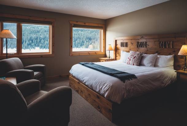 Raven_Mount_Engadine_Small1